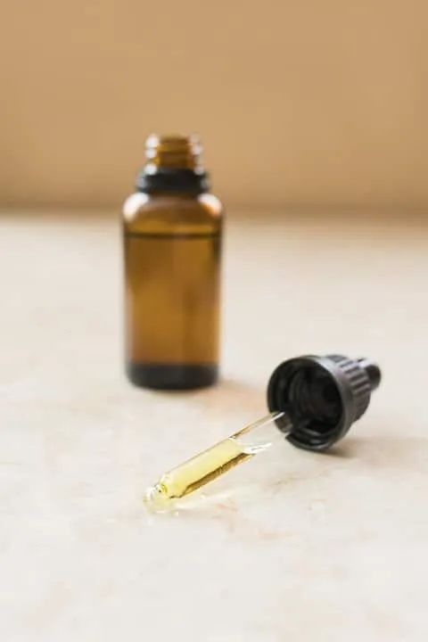 Choix de l'huile CBD : quels sont les critères à considérer ?